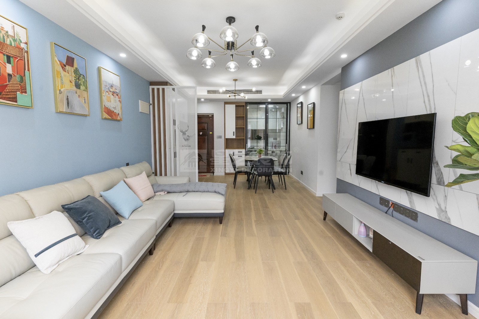 廣源大都會(huì)90平客餐廳裝修實(shí)景圖