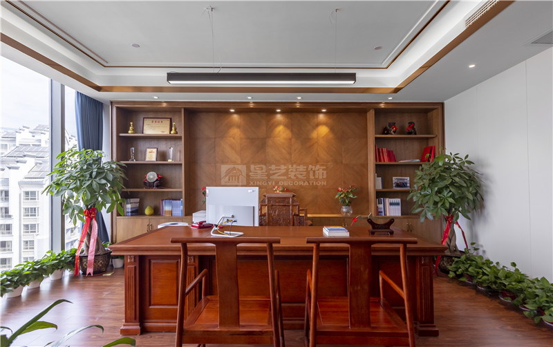 五星綠地中心華藍(lán)巖土公司2000平辦公室裝修實(shí)景圖