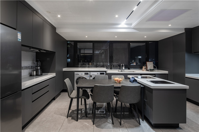 萬達(dá)茂140平廚房裝修實(shí)景圖