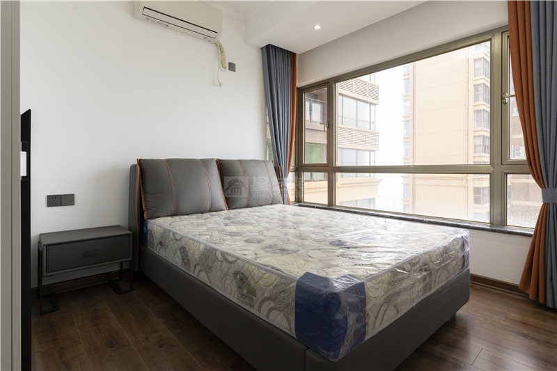 霖峰壹號142平臥室裝修實(shí)景圖