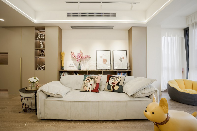 德澤苑130平奶油風客廳實景