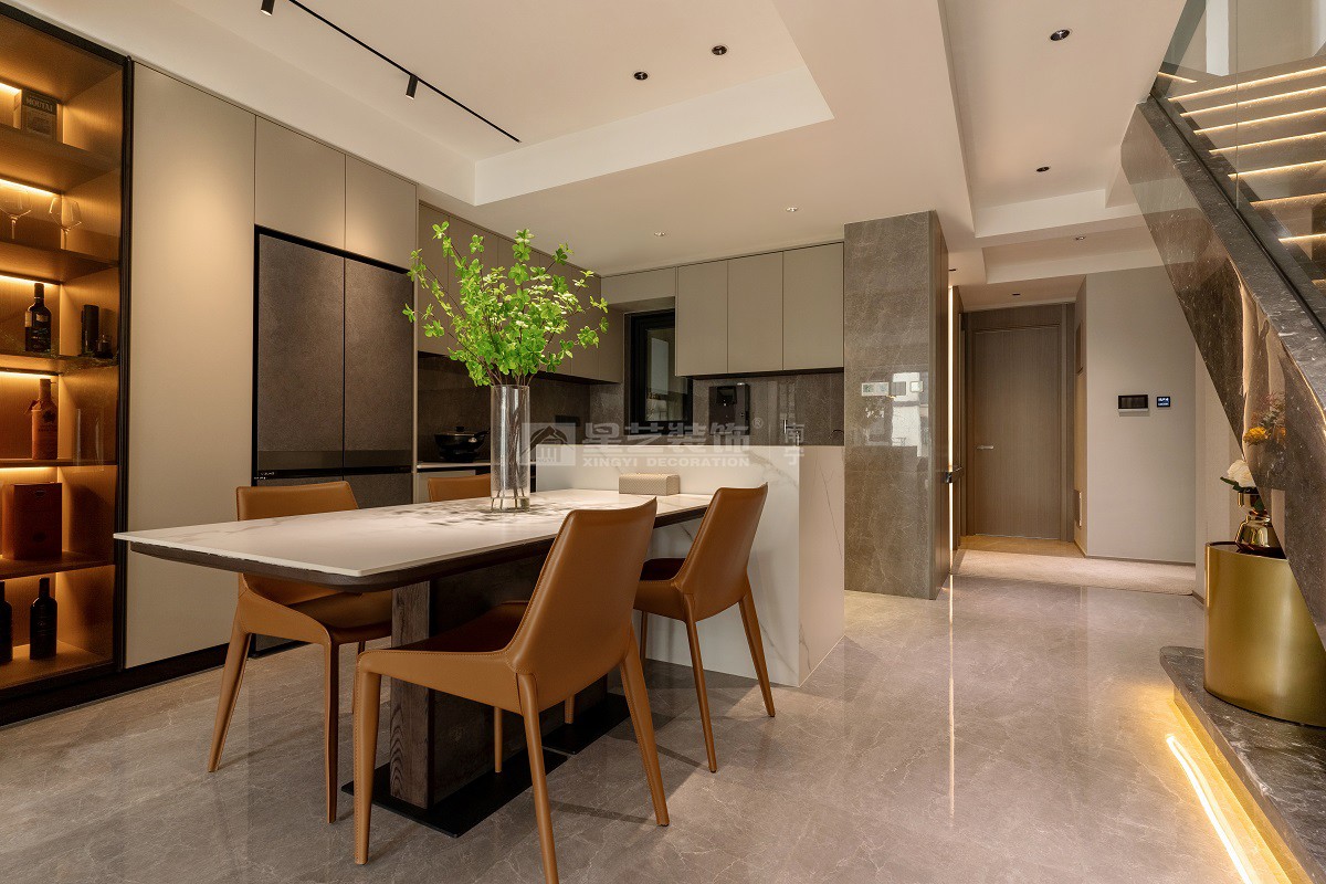 唐樾青山240平現代風格餐廳裝修實景
