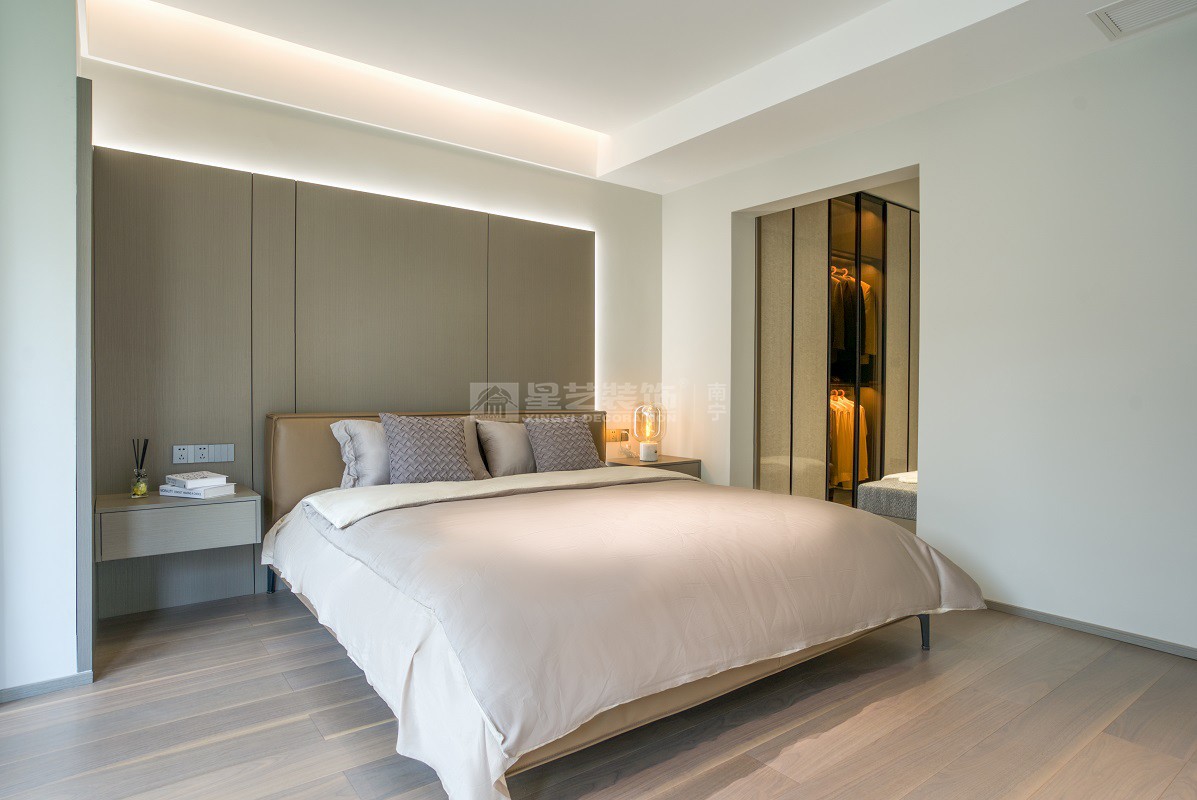唐樾青山240平現代風格臥室裝修實景