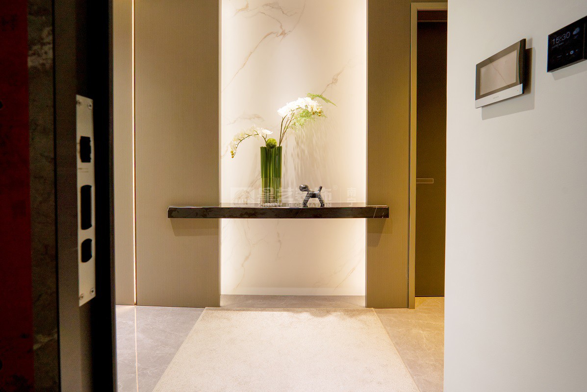 唐樾青山240平現代風格玄關裝修實景