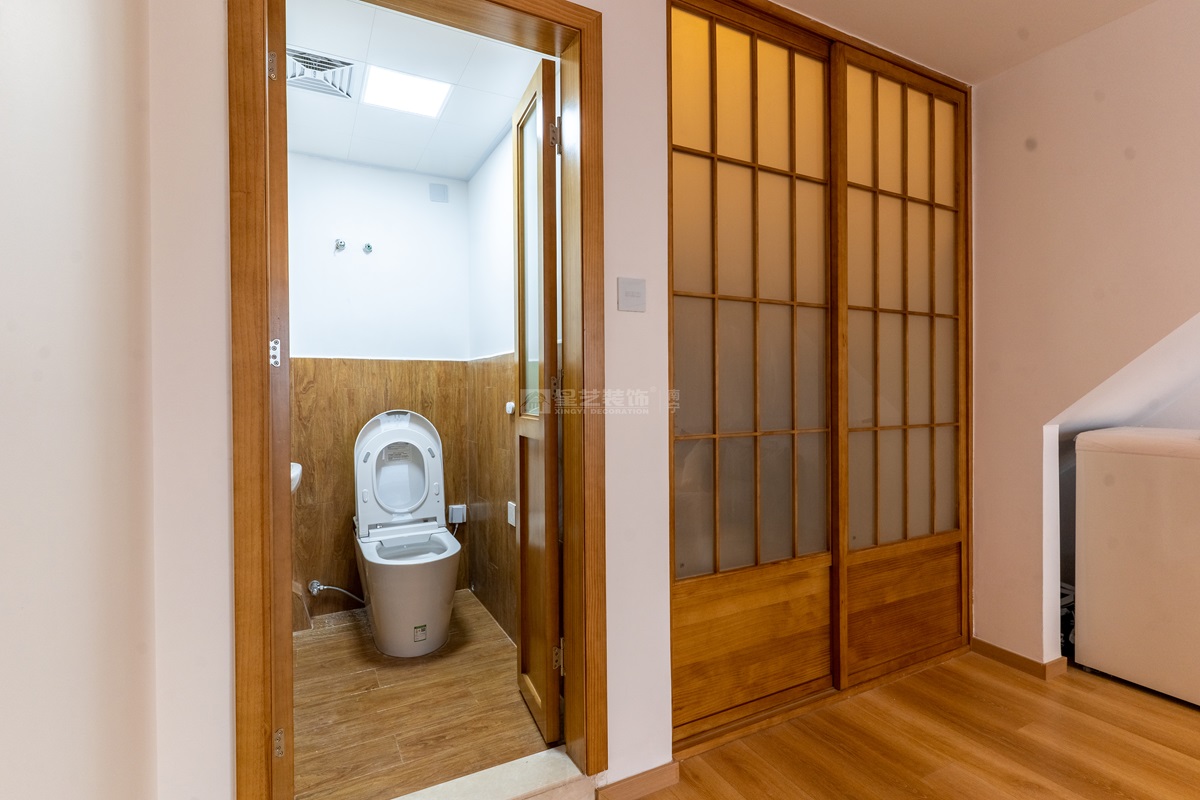 綠地中央廣場40平衛(wèi)生間裝修實景