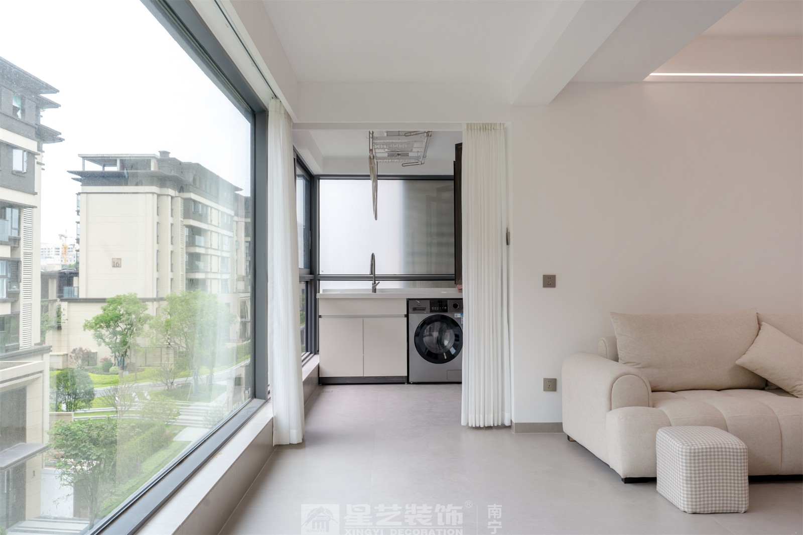 聯(lián)發(fā)臻境136平現(xiàn)代簡(jiǎn)約陽(yáng)臺(tái)實(shí)景