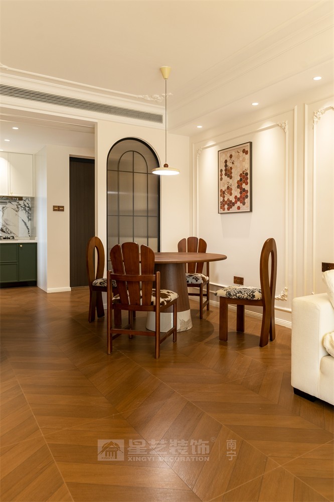 星海銀沙100平中古風餐廳裝修實景