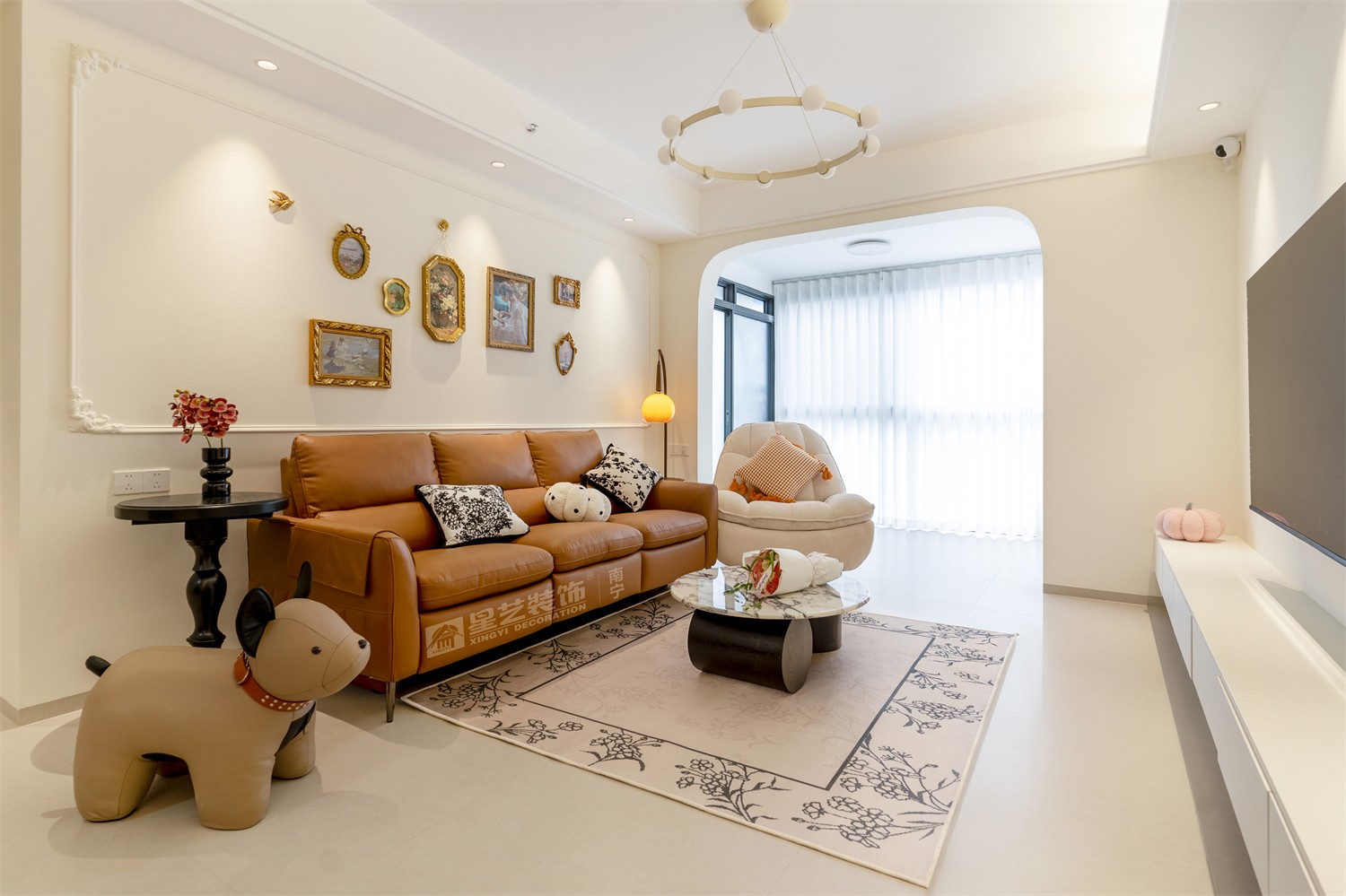 華潤西園悅府118平法式客廳裝修完工實(shí)景圖