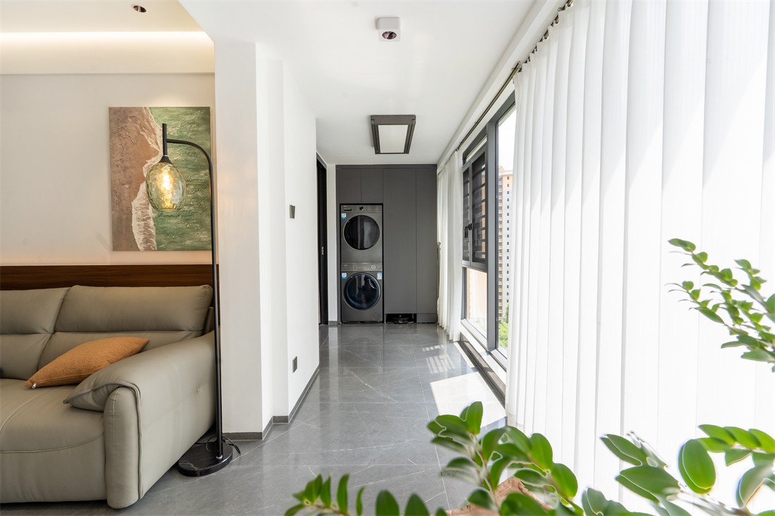 建發(fā)央著140平現(xiàn)代風(fēng)格陽(yáng)臺(tái)裝修完工實(shí)景