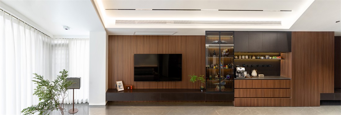 建發(fā)央著140平現(xiàn)代風(fēng)格客廳裝修完工實(shí)景