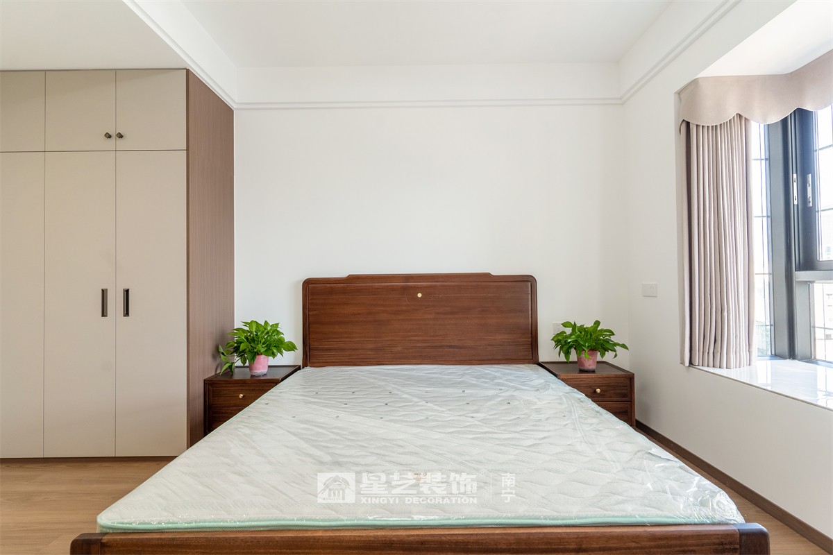 津頭小區(qū)140平原木風(fēng)臥室完工實景圖