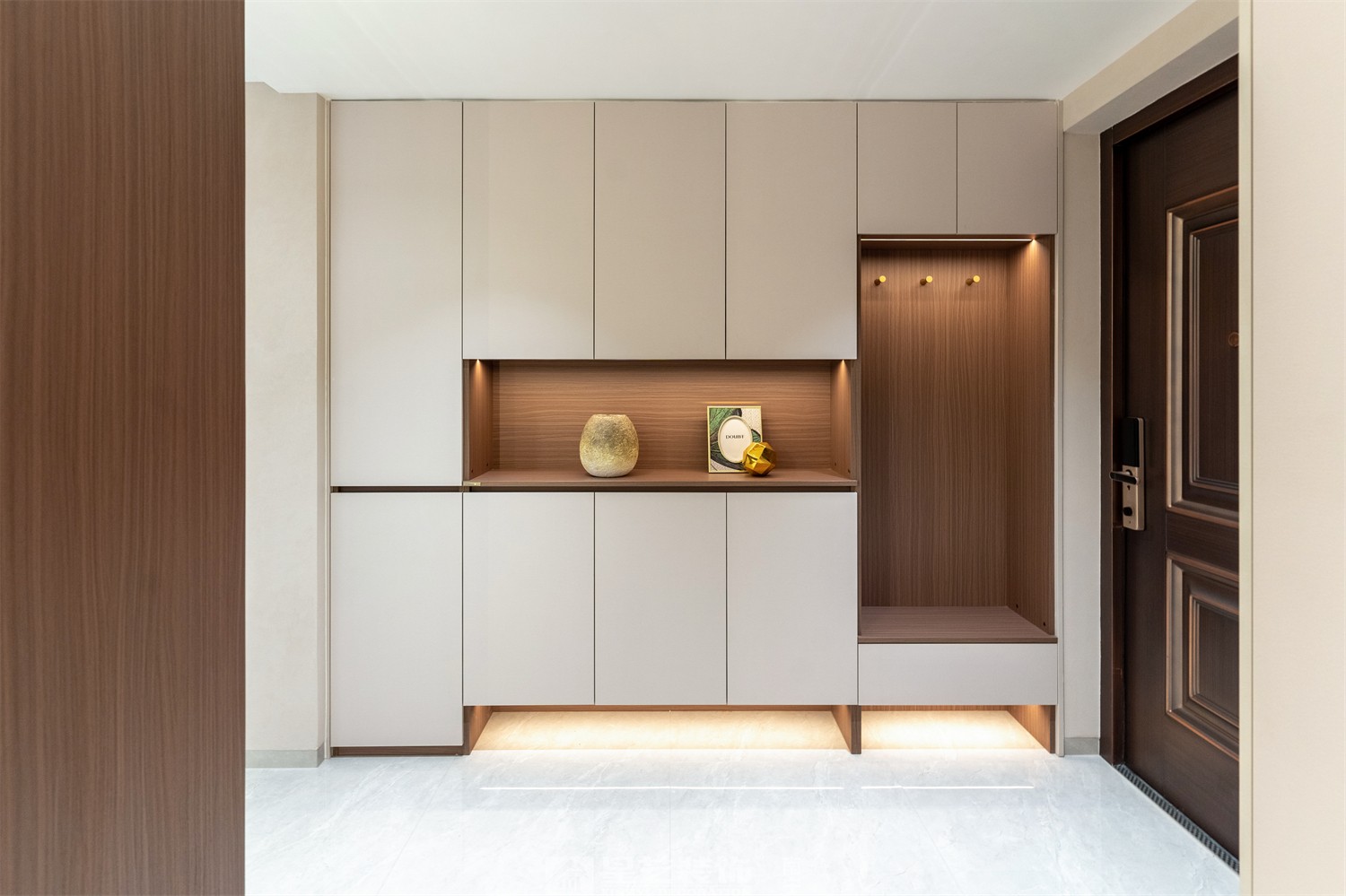 嘉逸城147平現(xiàn)代風(fēng)格入戶裝修完工實景圖