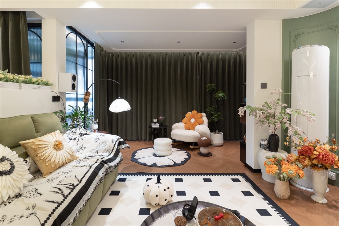 山漸青151平法式客廳裝修完工實(shí)景圖