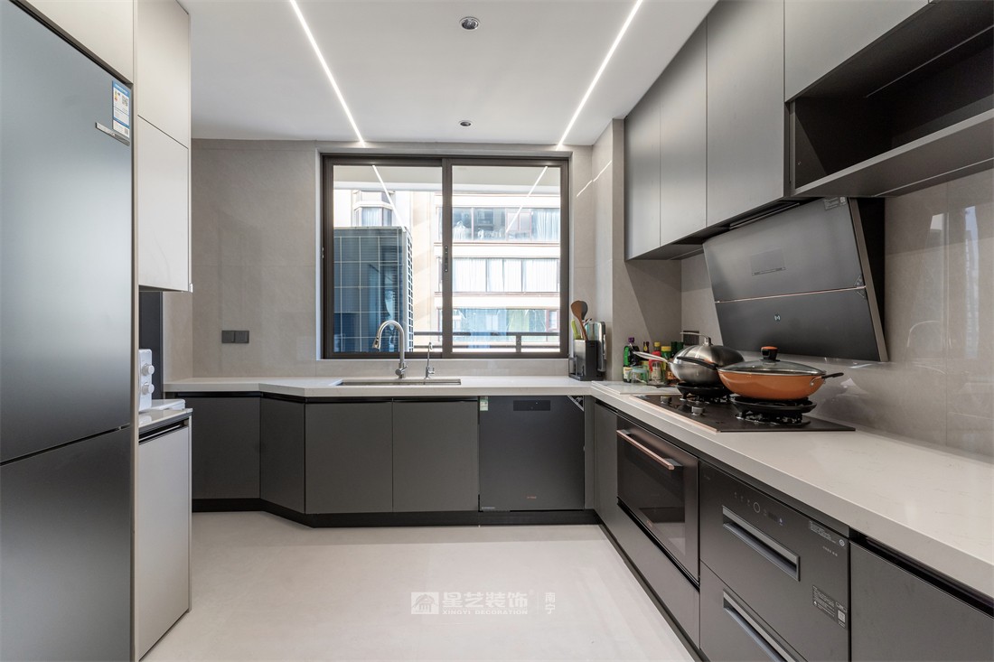 大唐臻觀196平現(xiàn)代簡約廚房裝修完工實(shí)景