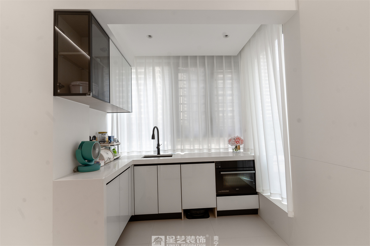 冠江墅169平現(xiàn)代極簡廚房完工裝修實景圖