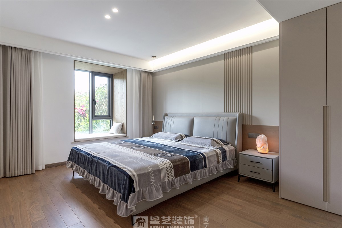 德澤苑220平現(xiàn)代簡約臥室裝修完工實景圖