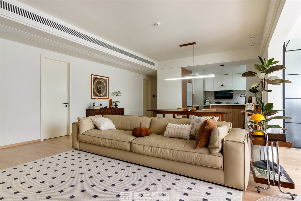 金科博翠山180平中古風(fēng)裝修客廳完工實(shí)景圖