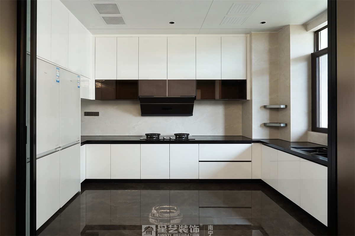保利君悅灣200平輕奢廚房裝修完工實(shí)景圖