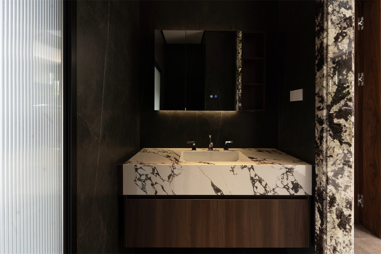 嘉和城依云灣800平現(xiàn)代輕奢衛(wèi)生間裝修完工實(shí)景圖