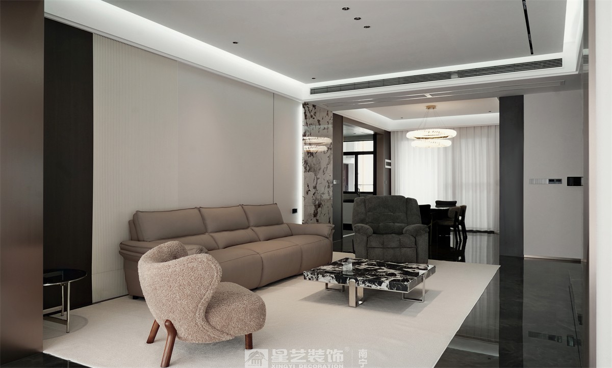 保利君悅灣200平輕奢客廳裝修完工實(shí)景圖