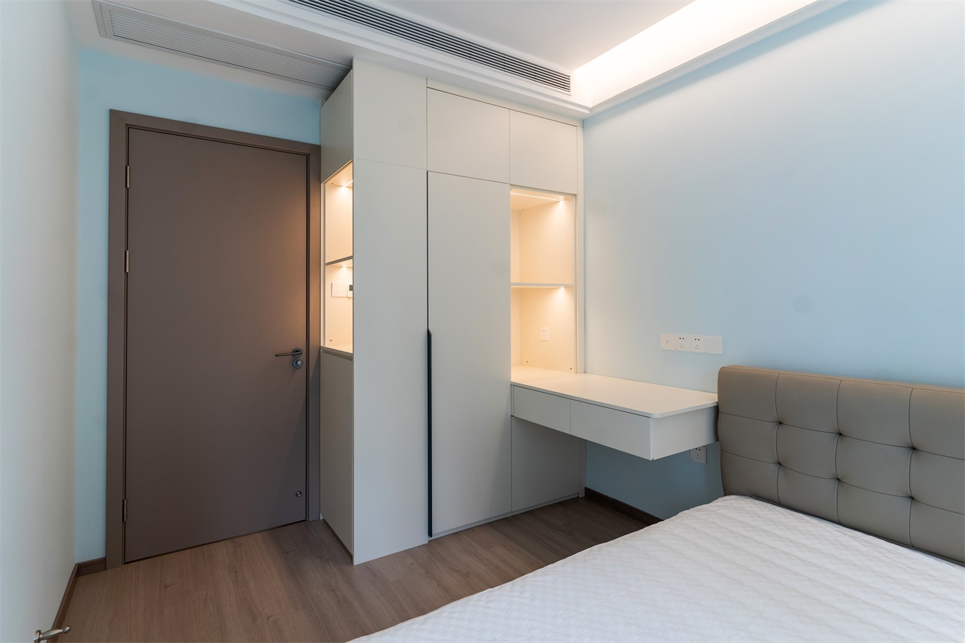 保利天悅臺143平現(xiàn)代風(fēng)格臥室裝修實景圖