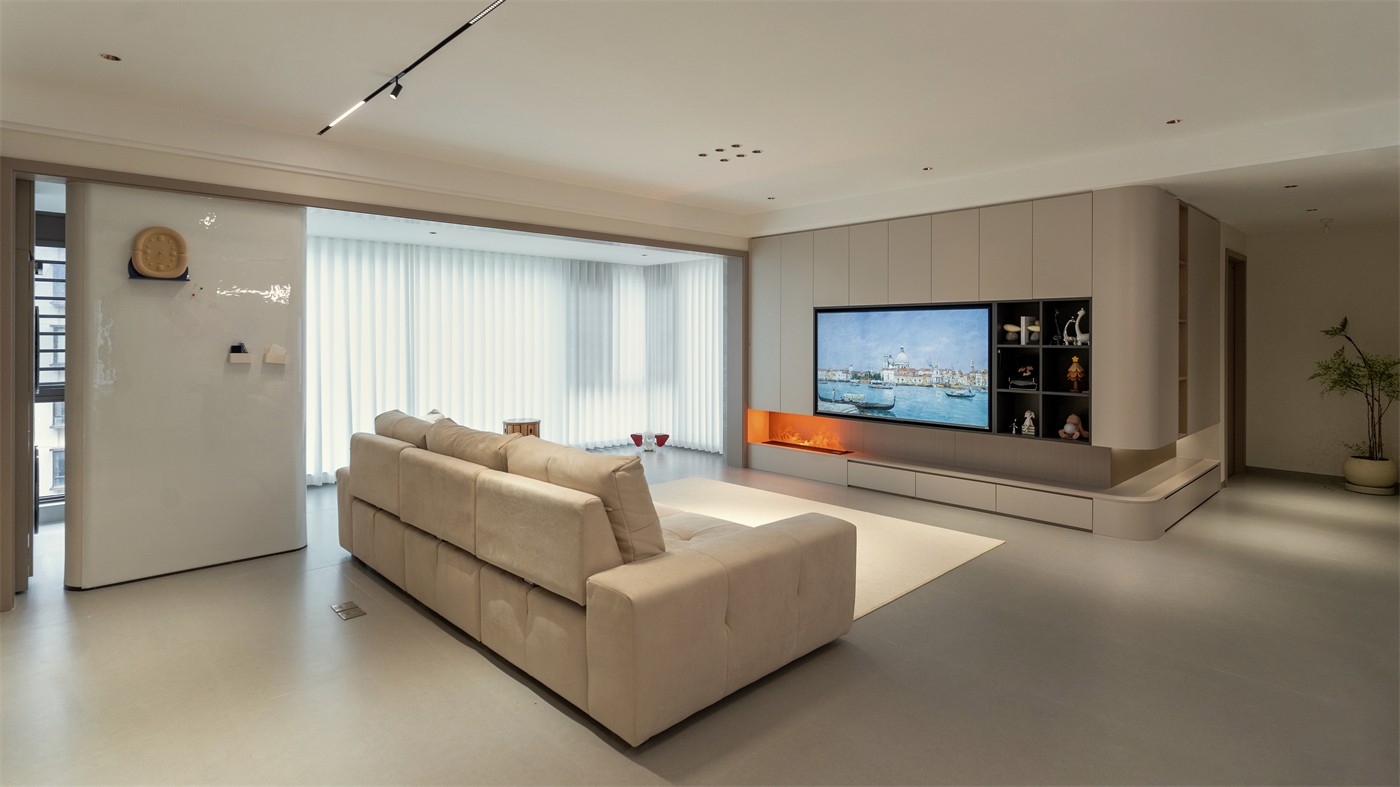 保利天悅臺143平現(xiàn)代風(fēng)格客廳裝修實景圖