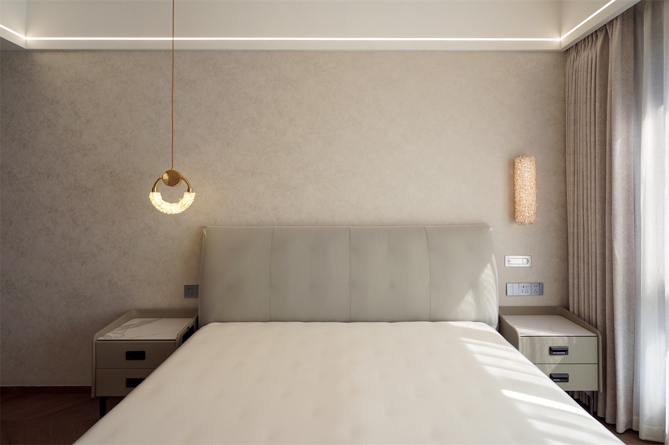 中海湖上景明意式輕奢137平臥室裝修實(shí)景圖