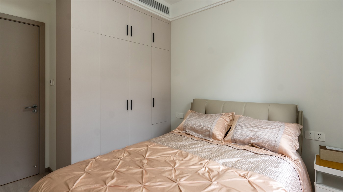 保利天悅臺143平現(xiàn)代風(fēng)格臥室裝修實景圖