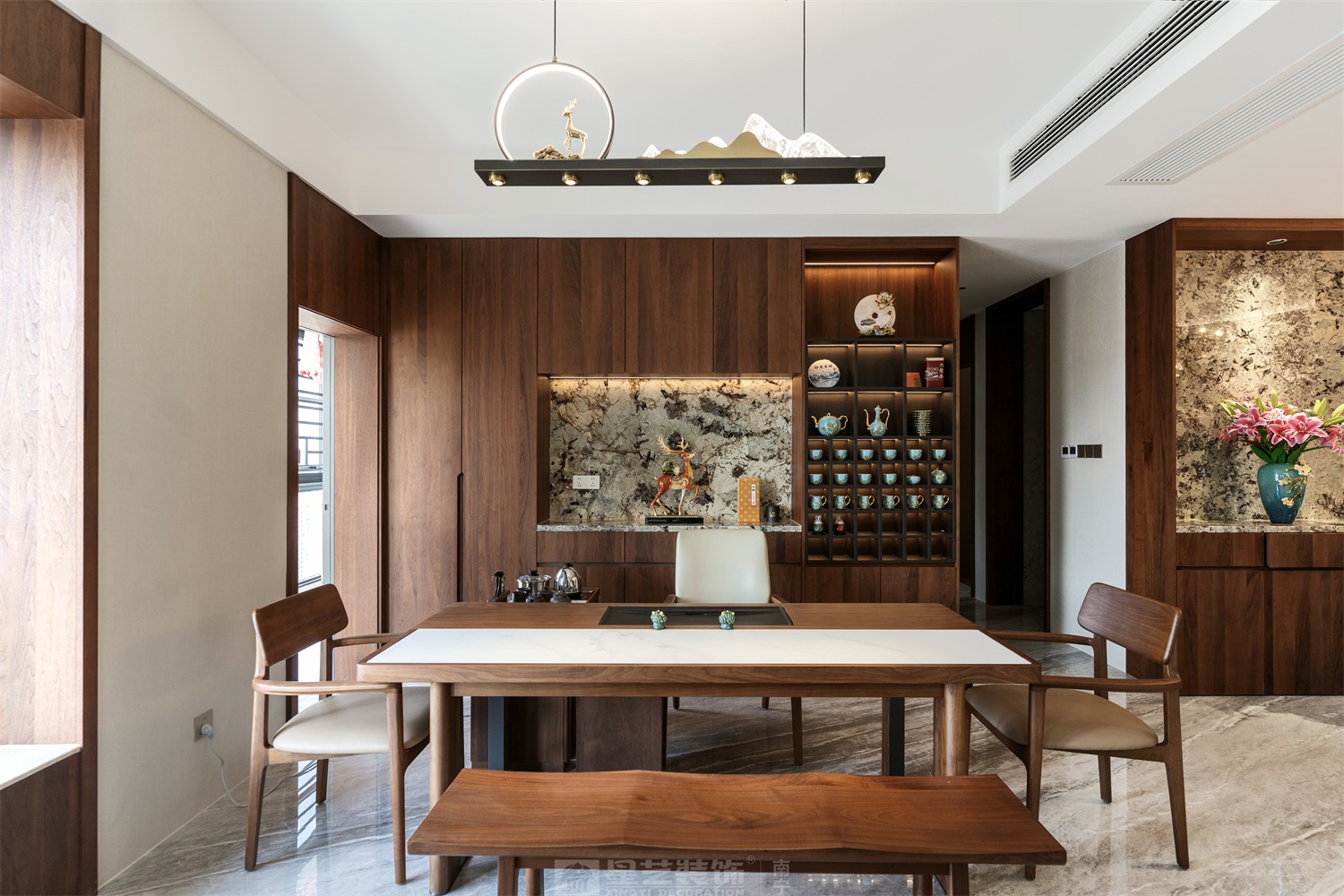 東方皇城260平簡約中式陽臺(tái)完工裝修實(shí)景圖